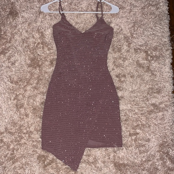 Very tight, v-neck. Glitter - Picture 1 of 3